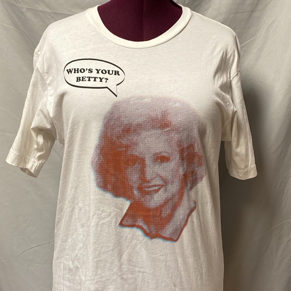 Betty White short sleeve t-shirt - Picture 2 of 3